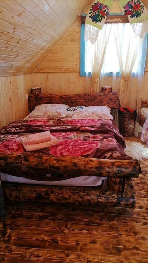 Complex Traditional Casuta Bunicilor-Breb Zewnętrze zdjęcie