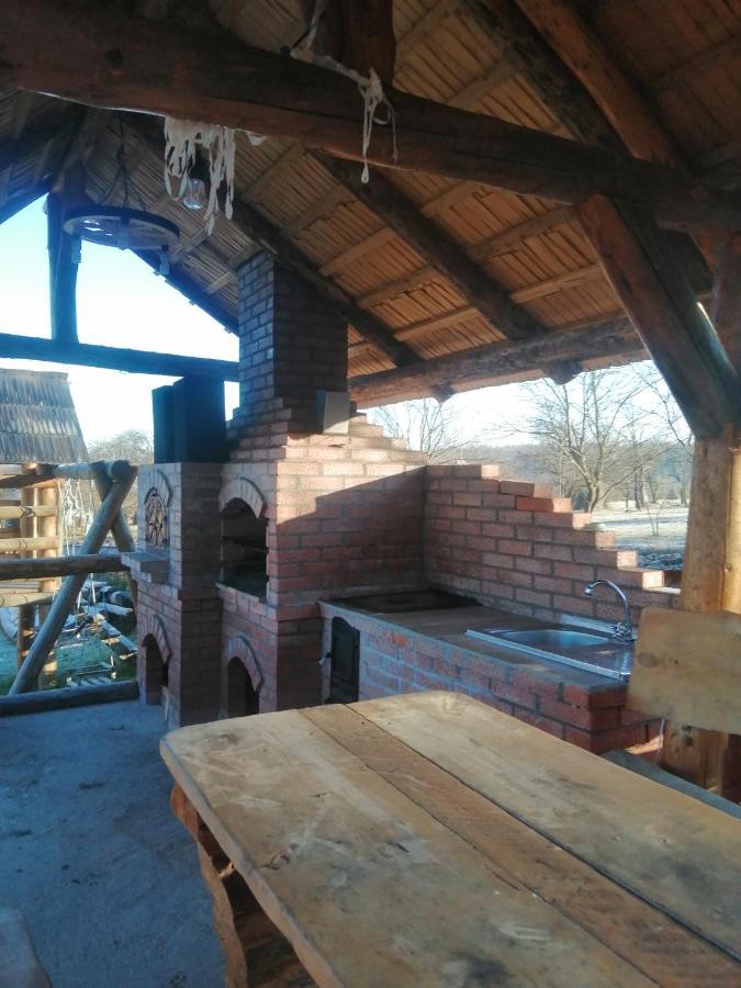 Complex Traditional Casuta Bunicilor-Breb Zewnętrze zdjęcie