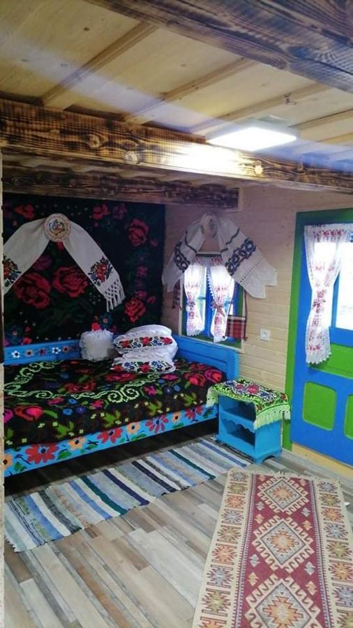 Complex Traditional Casuta Bunicilor-Breb Zewnętrze zdjęcie