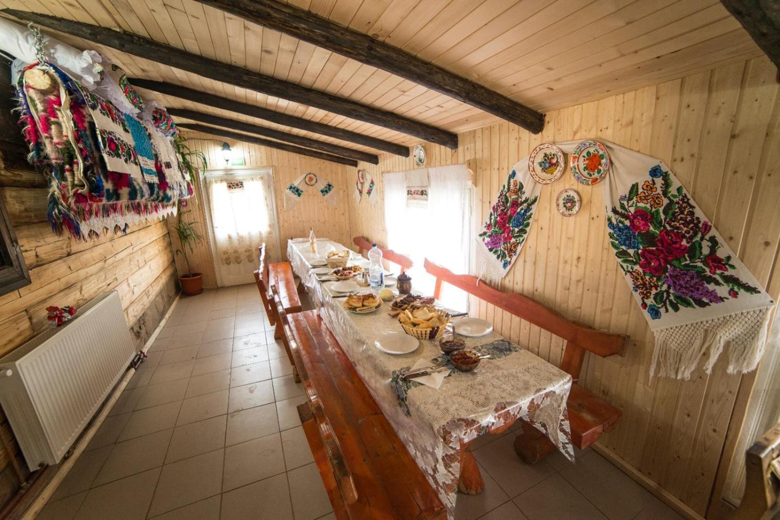 Complex Traditional Casuta Bunicilor-Breb Zewnętrze zdjęcie
