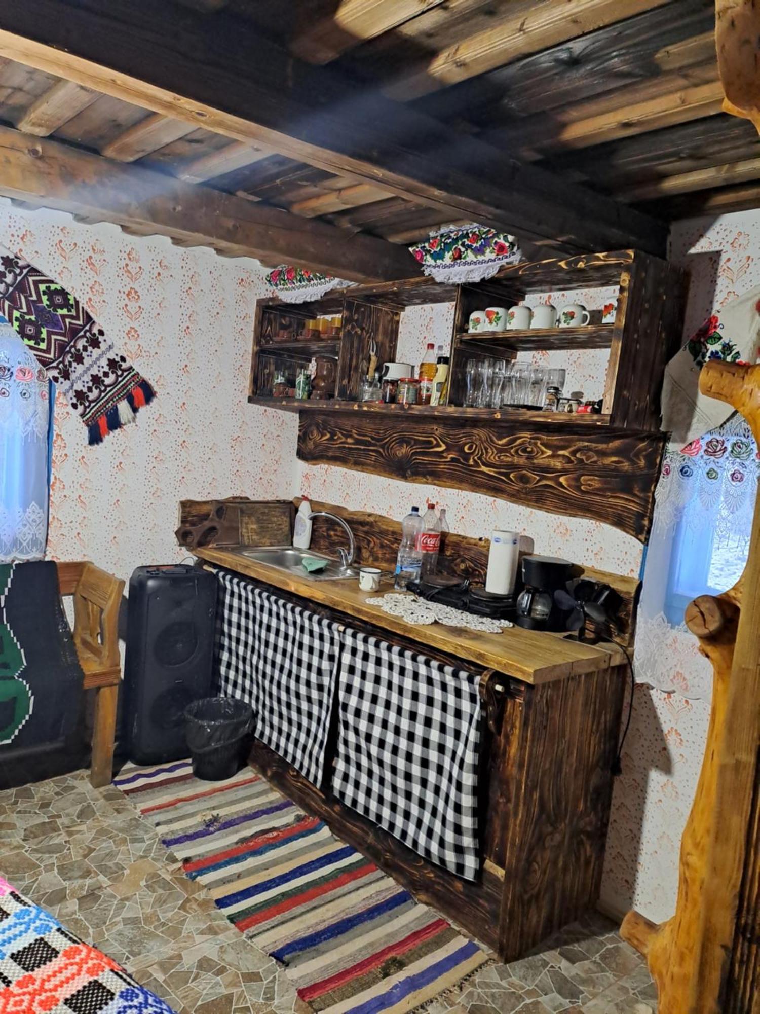 Complex Traditional Casuta Bunicilor-Breb Zewnętrze zdjęcie