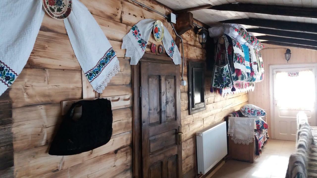 Complex Traditional Casuta Bunicilor-Breb Zewnętrze zdjęcie