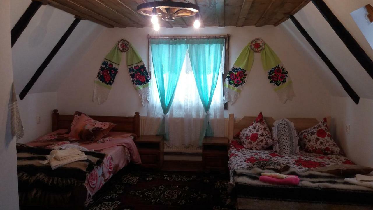 Complex Traditional Casuta Bunicilor-Breb Zewnętrze zdjęcie