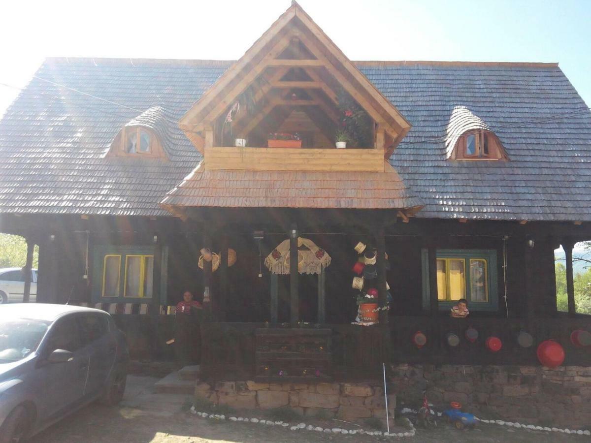 Complex Traditional Casuta Bunicilor-Breb Zewnętrze zdjęcie