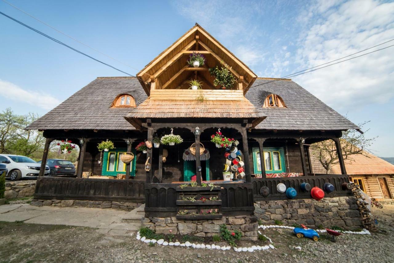 Complex Traditional Casuta Bunicilor-Breb Zewnętrze zdjęcie