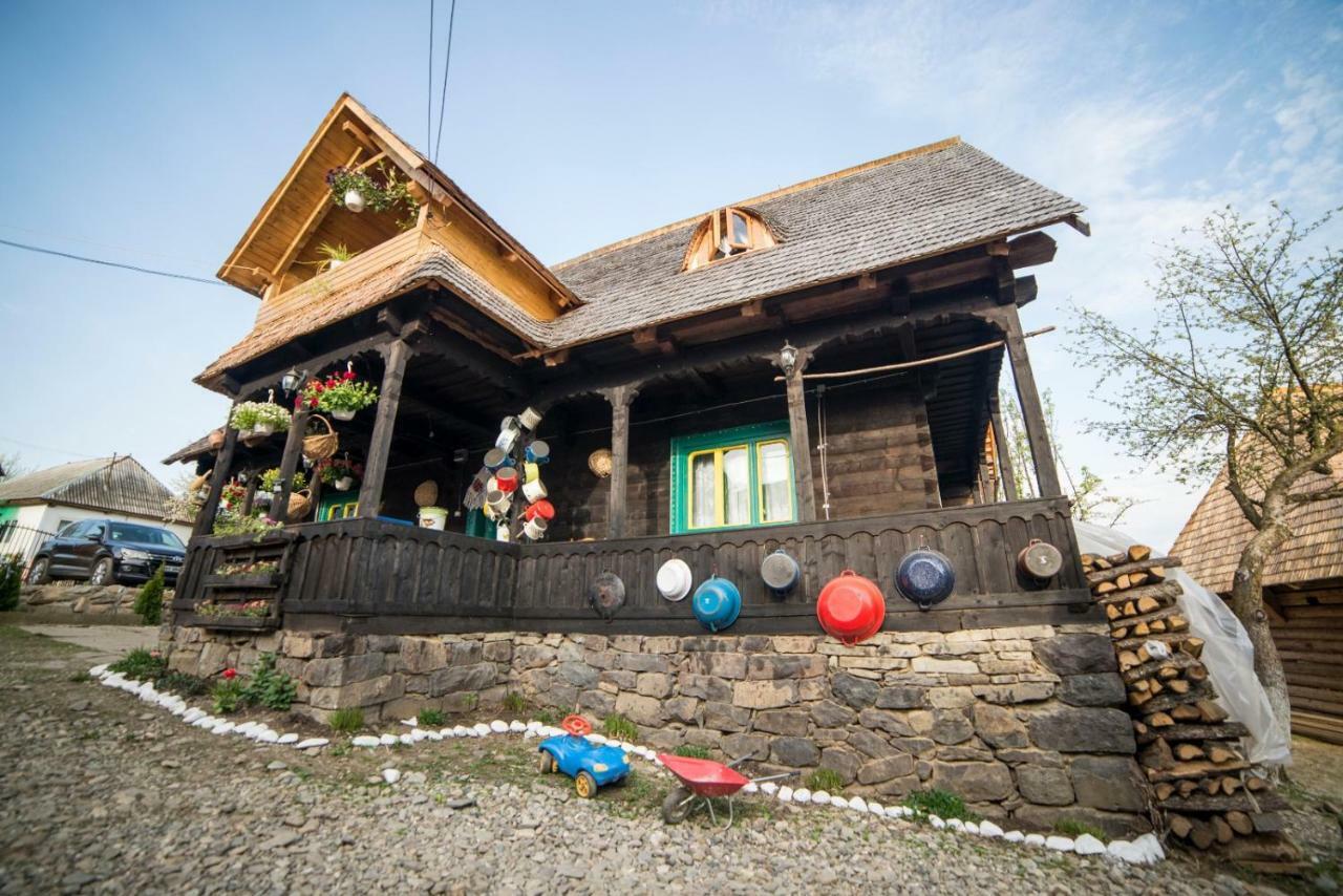 Complex Traditional Casuta Bunicilor-Breb Zewnętrze zdjęcie