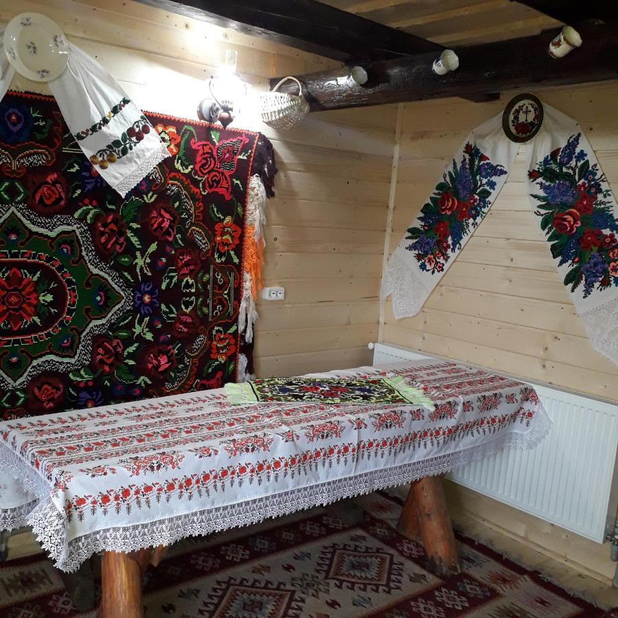 Complex Traditional Casuta Bunicilor-Breb Zewnętrze zdjęcie