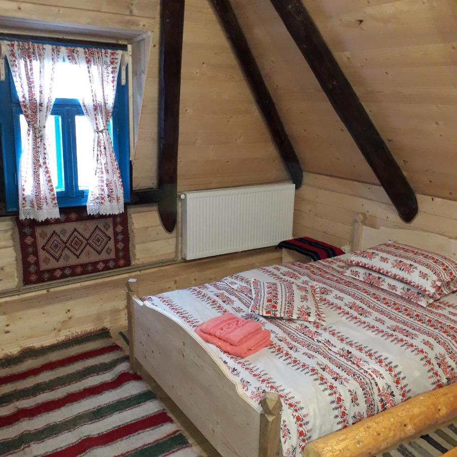 Complex Traditional Casuta Bunicilor-Breb Zewnętrze zdjęcie