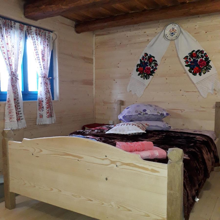 Complex Traditional Casuta Bunicilor-Breb Zewnętrze zdjęcie
